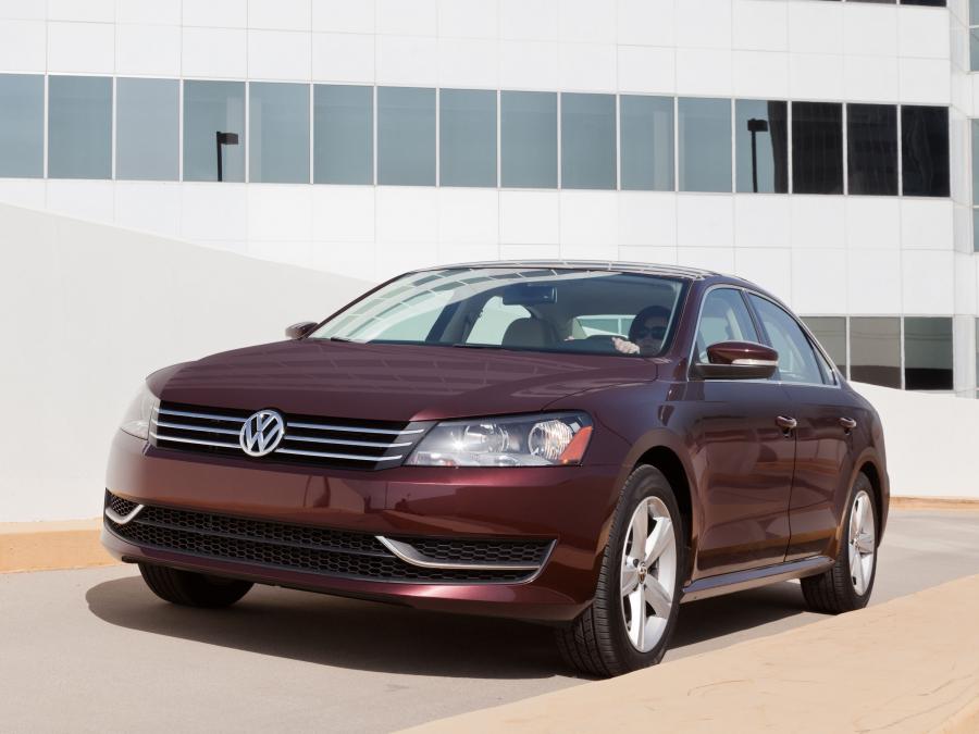  Volkswagen Passat 2011 года  (US) (фото 73 из 111)